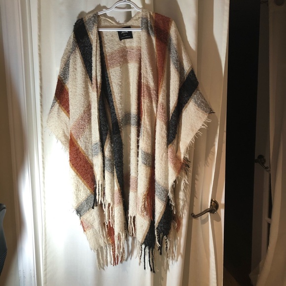 Long poncho - Picture 1 of 4